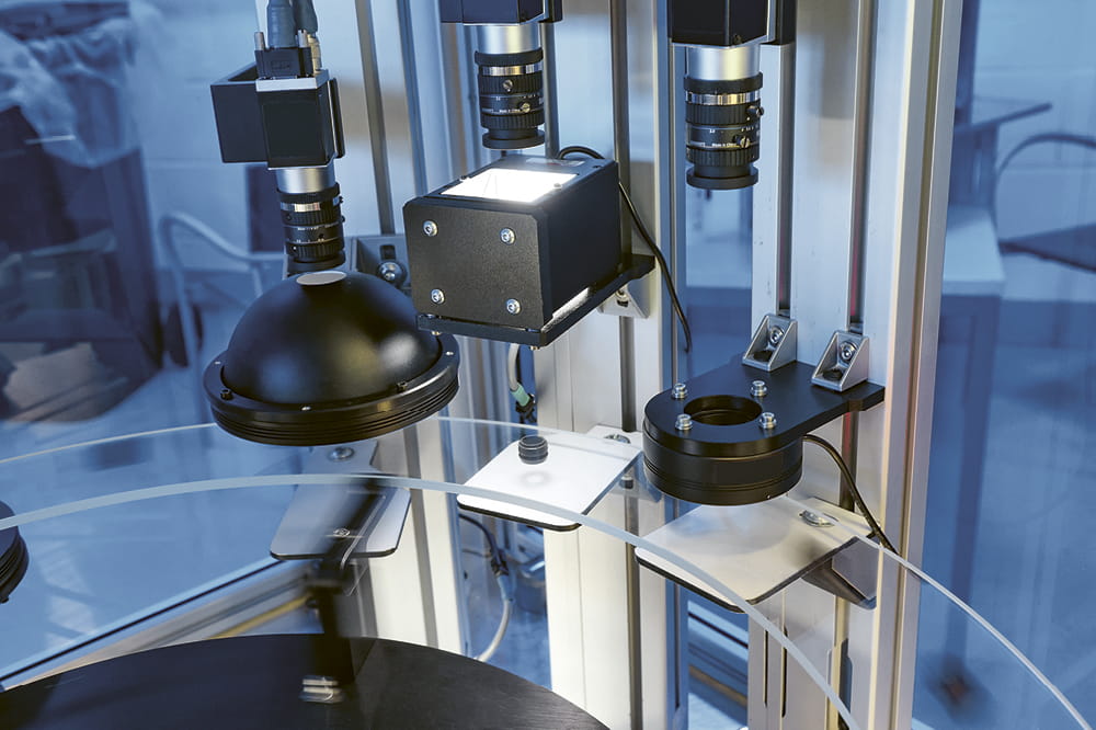 A machine inspecting sealing rings.