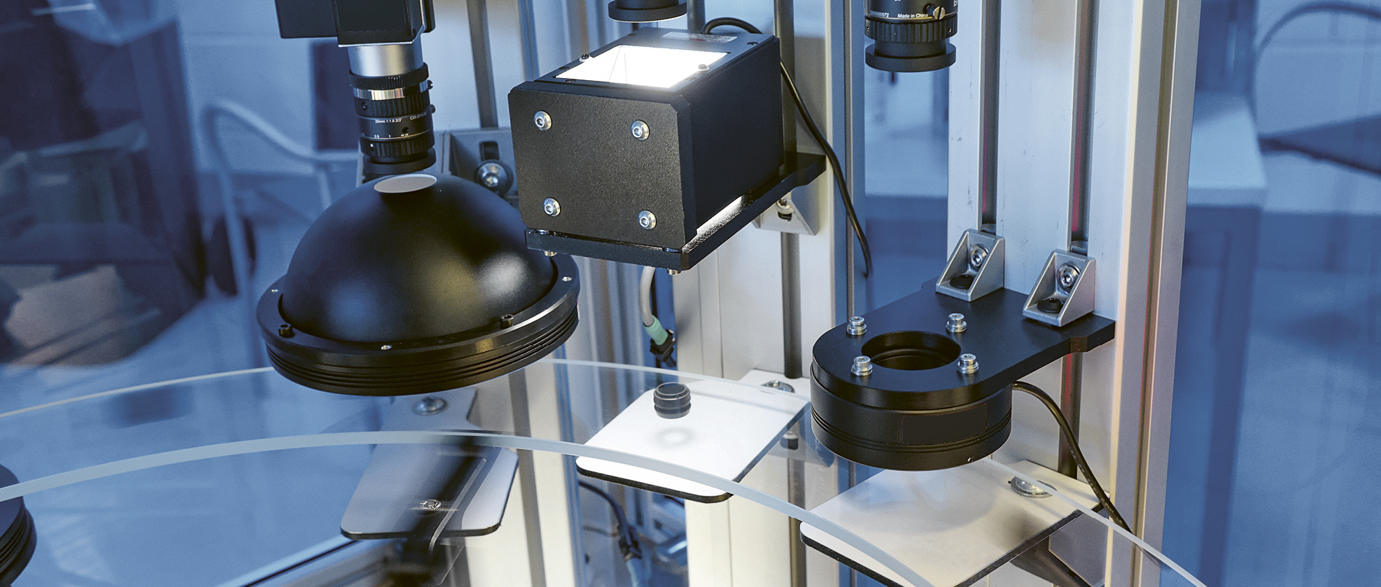 A machine inspecting sealing rings.