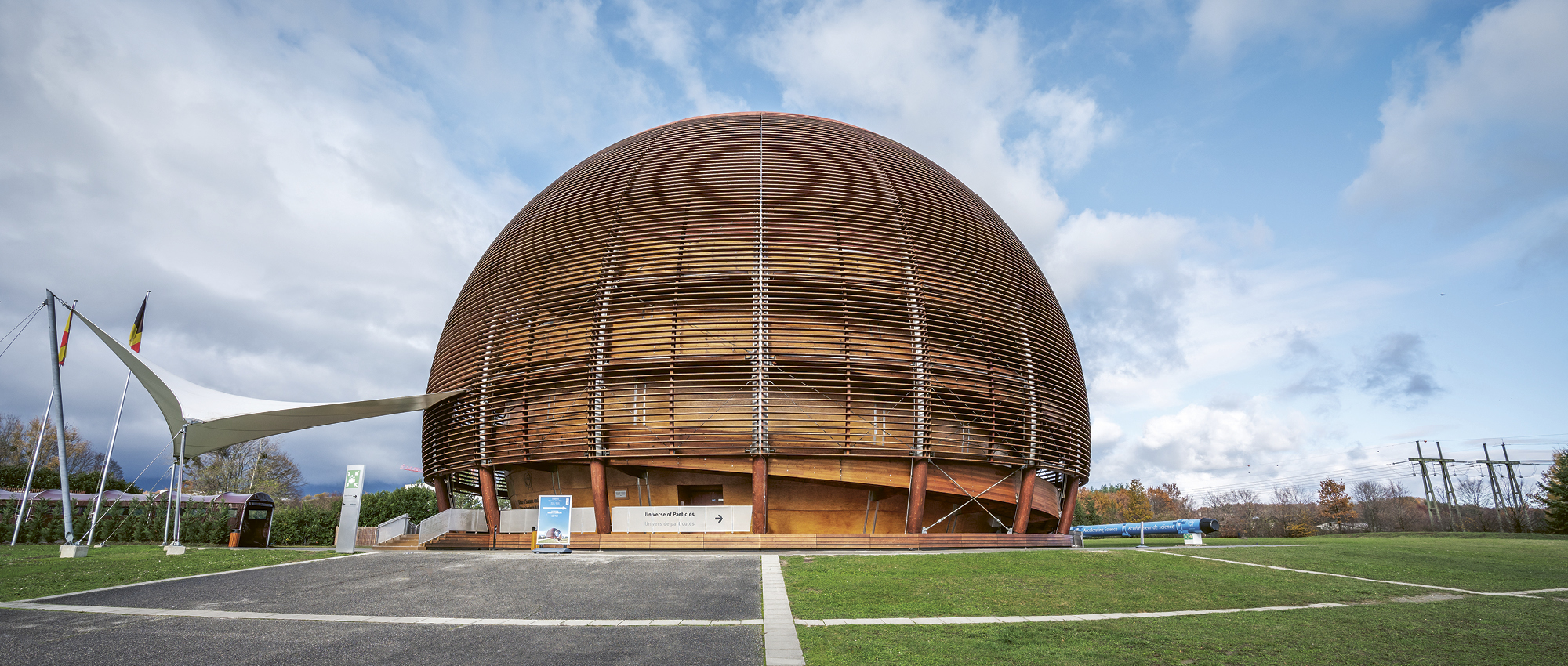 A round wooden building. Copyright: iStock/diegograndi