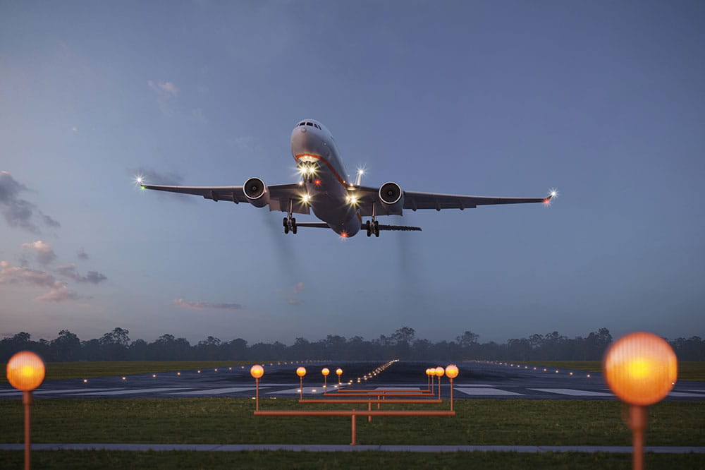 Commercial aircraft at takeoff illustrating the demand on heat-resistant and high-pressure sealing solutions during extreme engine thrust.