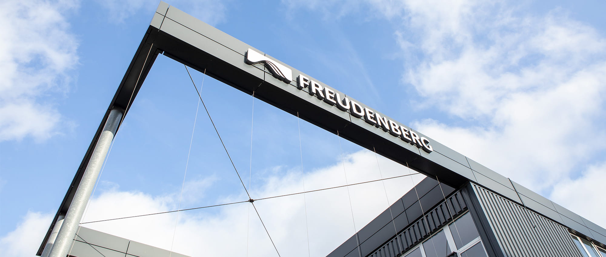 Gebäude mit der Aufschrift Freudenberg