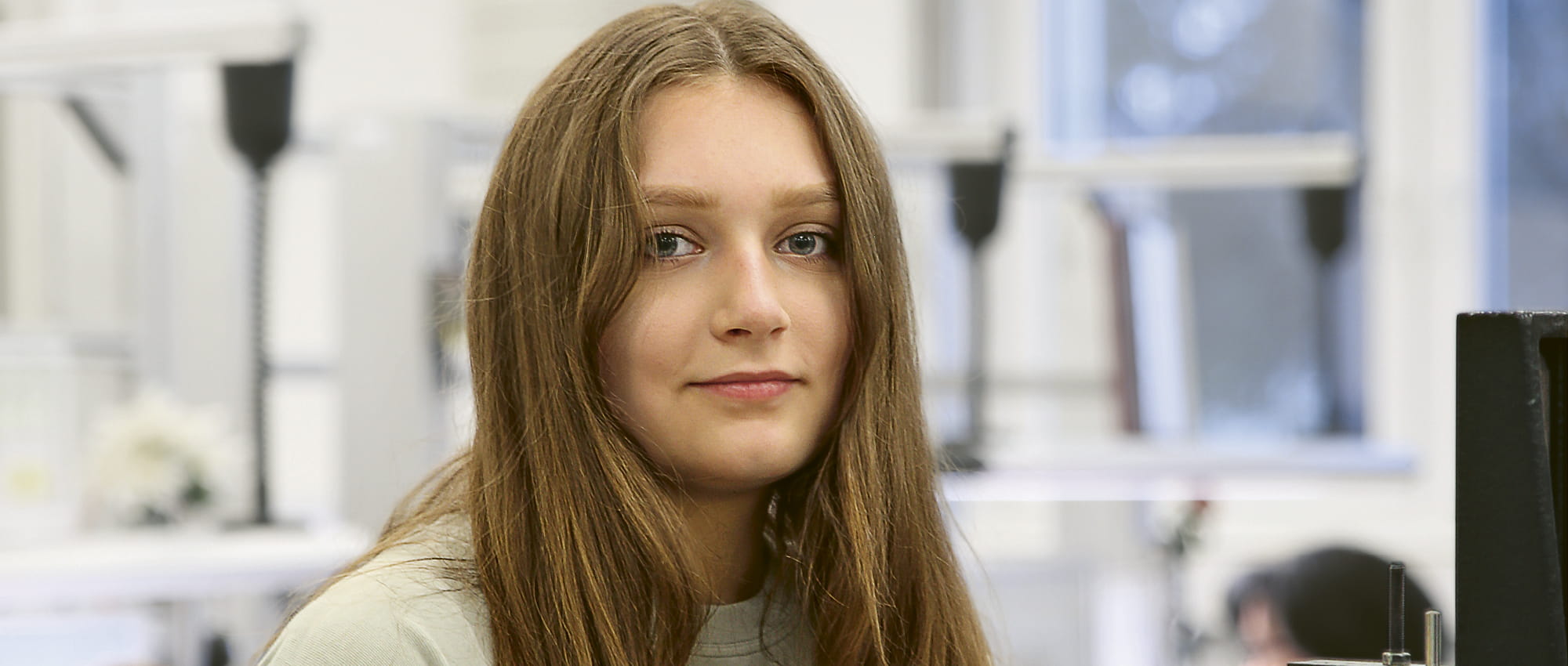 Portrait von Cara Mia Pesta, Auszubildende bei Freudenberg Sealing Technologies Österreich