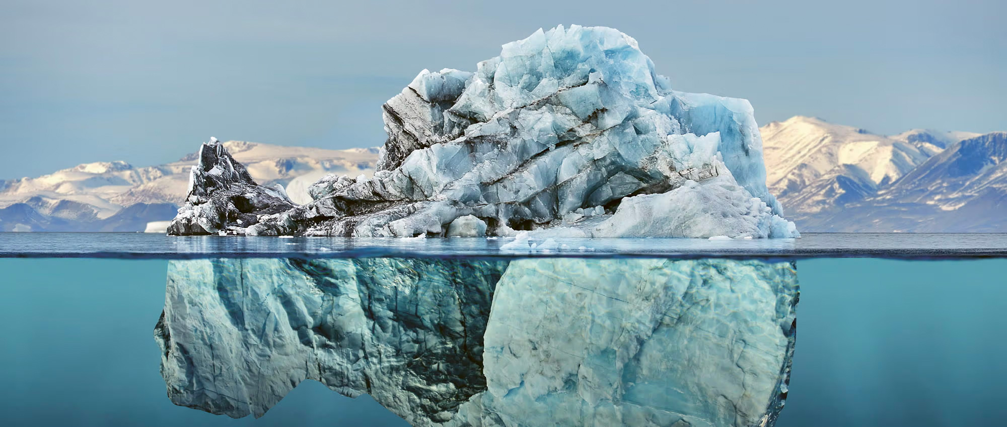 Bild eines Eisberges ober- und unterhalb des Meeresspiegels. Copyright: posteriori/ istockphoto.com