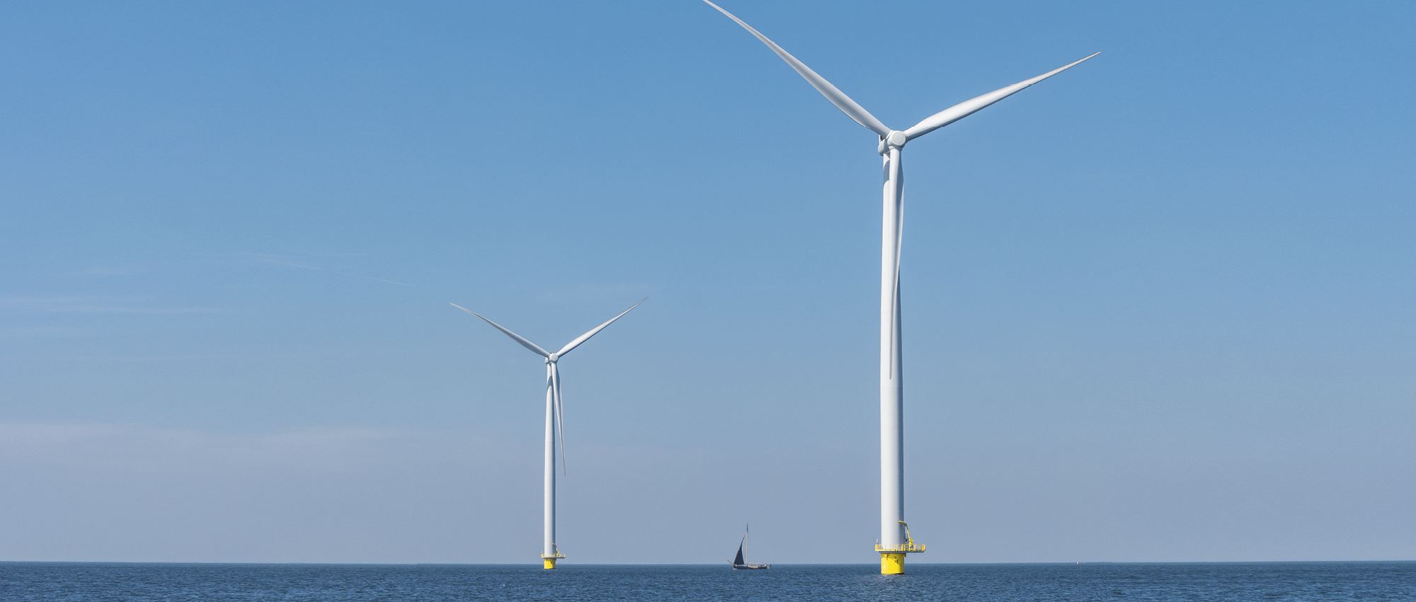 Windräder stehen im Wind. Copyright: Shutterstock: Fokke Baarssen